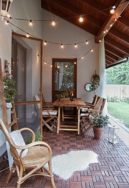 Moskitiera drzwiowa na zawiasach samodomykających oraz magnesach w kolorze: złoty dąb, orzech.